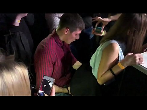 ❤️ Sex real într-un club de noapte rusesc. O rusoaică de 18 ani în anus și vagin futută într-un club de noapte ☑  at us