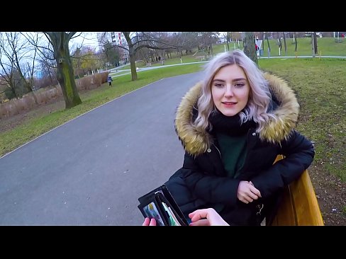 ❤️ Înghite sperma fierbinte a unui străin pentru bani - muie în parc de Eva Elfie ☑  at us